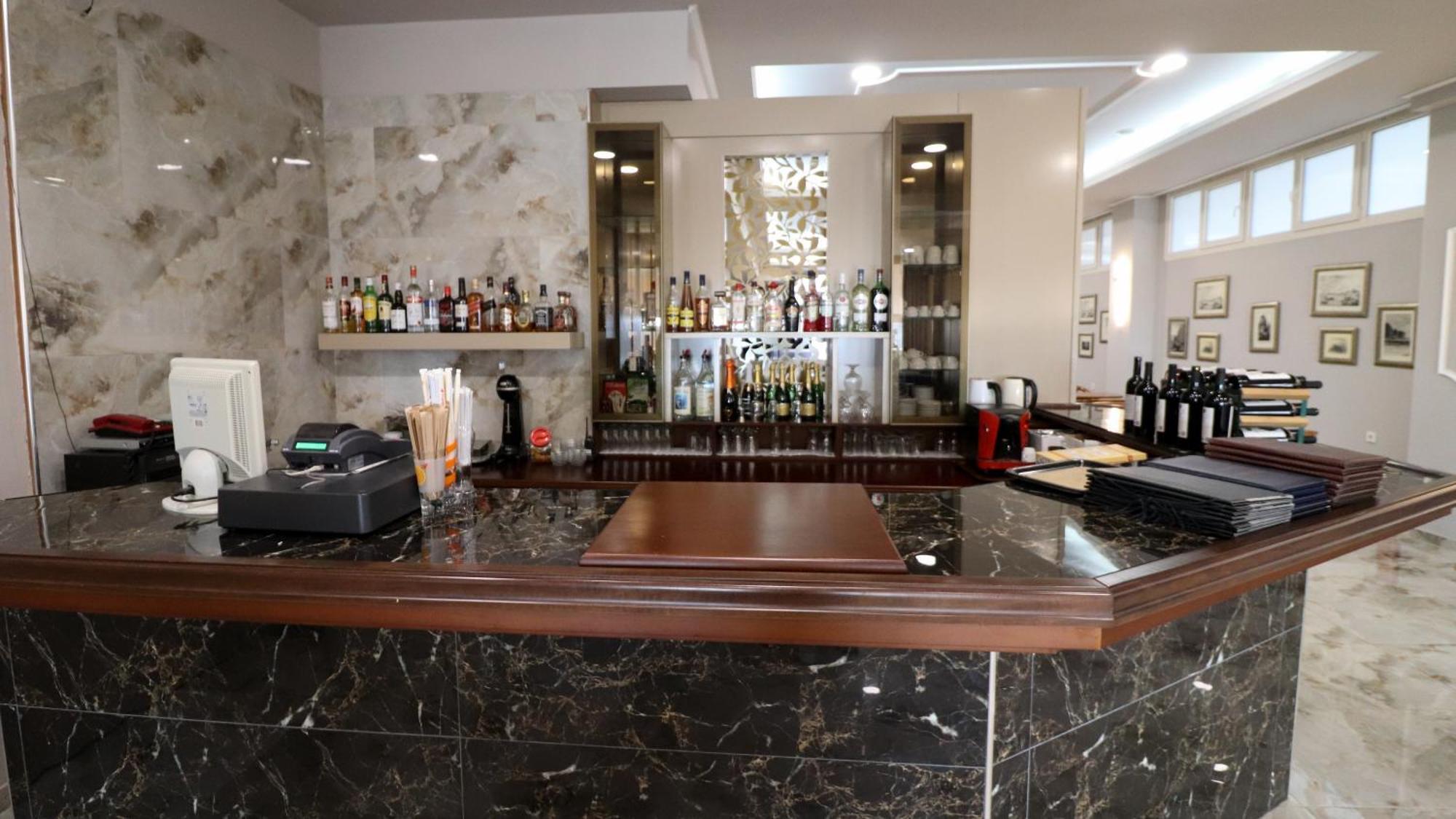 Hotel Orfeas Kalampáka Ngoại thất bức ảnh
